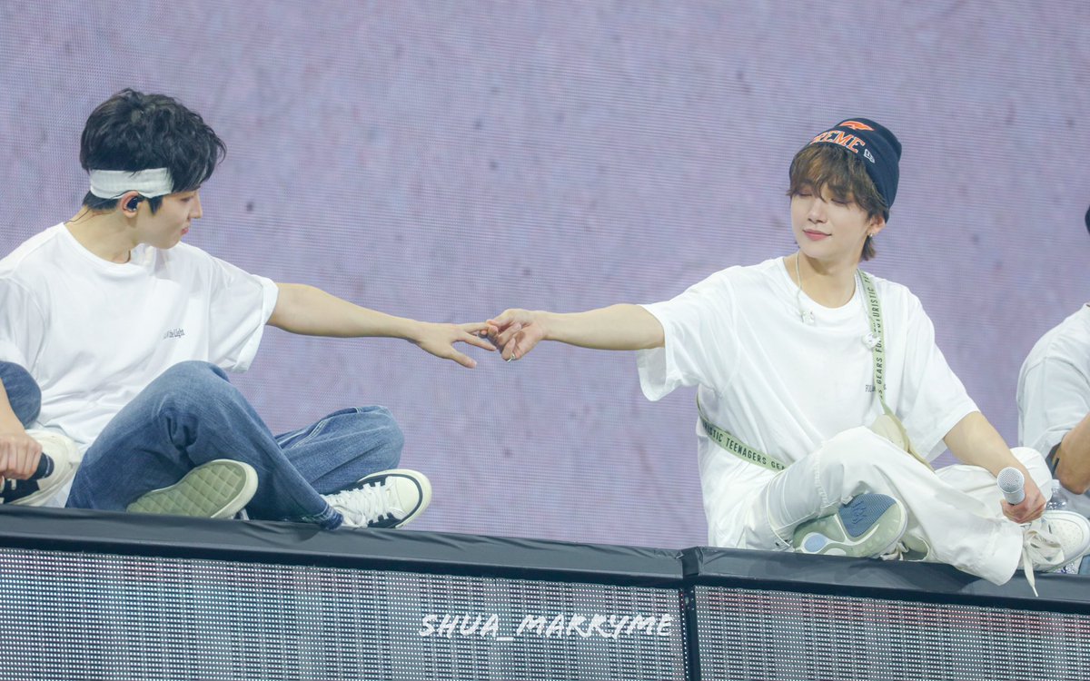 Smiley_JSJH's tweet photo. 230722 FOLLOW SEOUL

동생과 형

#SEVENTEEN #세븐틴 #JOSHUA #조슈아 #ジョシュア #洪知秀 #WONWOO #원우 #ウォヌ #全圆佑 https://t.co/NXsrEvwJA6