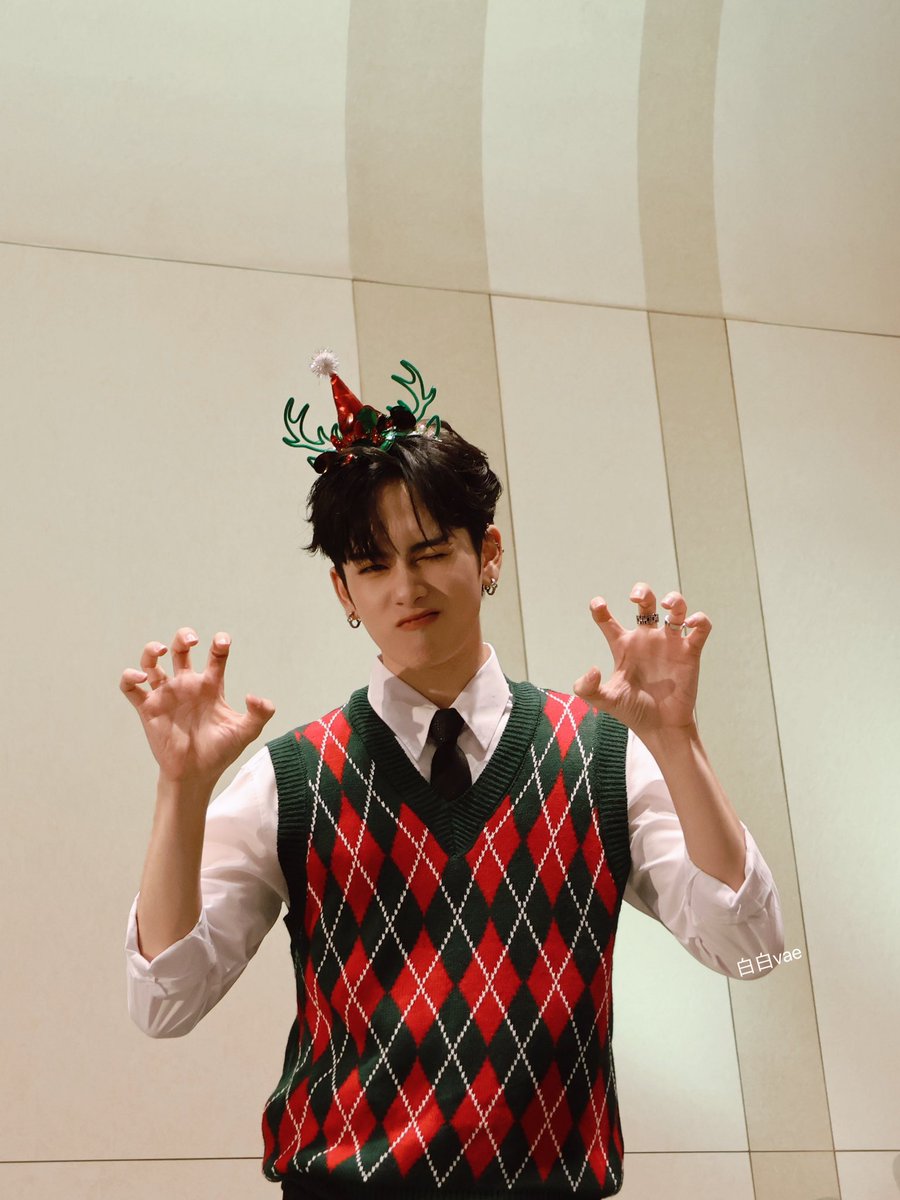 bibi92951278's tweet photo. 231223 SantaEarth Hongkong FM
帅气可爱的三塔来啦！
@Ppsanta Santa is really here🥰
#SantaEarth 
#SantaPP
#ChristmasMiracleWithSantaEarth https://t.co/QW1Q0BOluw