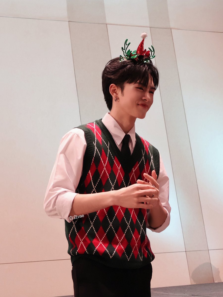 bibi92951278's tweet photo. 231223 SantaEarth Hongkong FM
帅气可爱的三塔来啦！
@Ppsanta Santa is really here🥰
#SantaEarth 
#SantaPP
#ChristmasMiracleWithSantaEarth https://t.co/QW1Q0BOluw