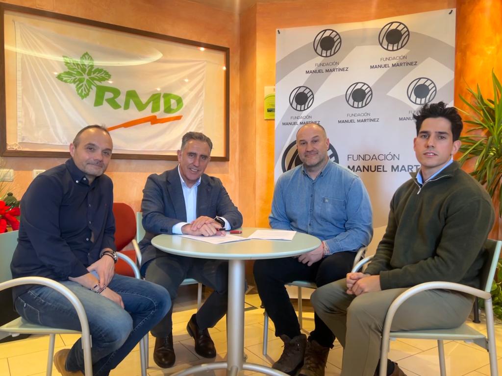 Firma de convenio de colaboración de RMD con Fundación Manuel Martínez 🤝 para impulsar el deporte en León apoyando a jóvenes promesas a acceder a recursos, formación especializada y oportunidades que potencien su rendimiento deportivo
#fundacionmanuelmartinez #RMD #leonesp #leon