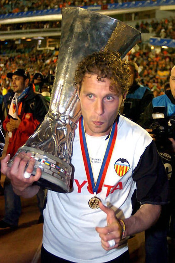 𝗖𝗶𝗯𝗲𝗿𝗰𝗵𝗲 (@ciberchenet) on Twitter photo Hoy cumple 47 años «Curro» Torres, lateral derecho del Valencia CF. Jugó un total de 206 partidos (2 goles y 9 asistencias) y fue Campeón de Liga (2 veces), de Copa, de la UEFA y de la Supercopa de Europa. ¡Felicidades <a href="/Zeuzers/">Curro Torres</a>! Hoy cumple 47 años «Curro» Torres, lateral derecho del Valencia CF. Jugó un total de 206 partidos (2 goles y 9 asistencias) y fue Campeón de Liga (2 veces), de Copa, de la UEFA y de la Supercopa de Europa. ¡Felicidades <a href="/Zeuzers/">Curro Torres</a>!