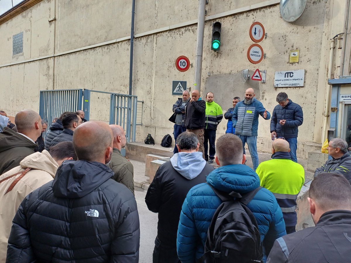 A les 10:00 Comença la 23a setmana de vaga a la fàbrica de #smokingpaper MIQUEL y COSTAS Barcelona.

No hi han vacances per aquests 250  #treballadors

Medis, voleu cobrir? Aneu a la planta Besós. 
#lluitaobrera #Nadal2023 
<a href="/LaVanguardia/">La Vanguardia</a> <a href="/La_SER/">Cadena SER</a> <a href="/lamarea_com/">La Marea</a> <a href="/elEconomistaes/">elEconomista.es</a>