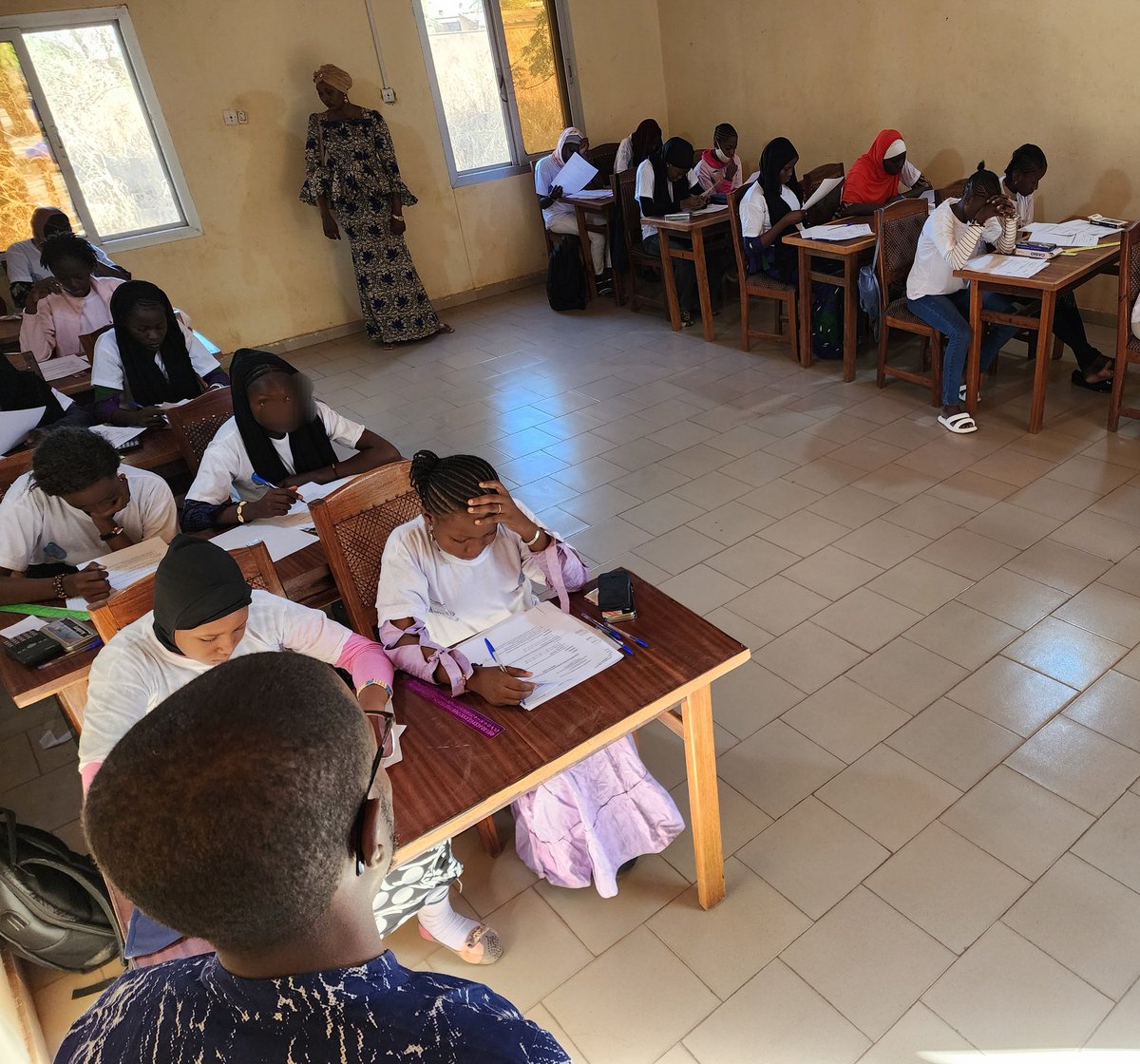 coumbabahtraore's tweet photo. C'est parti pour la 4è édition #MissScience. Les meilleures des 26 académies d'enseignement primaire et secondaire des classes de 3è/6e/8e et 10e composent aux examens de #Math #Physique #Biologie &amp; #Chimie. Résultats attendus ce vendredi 29dec. Merci @UnescoMali pour le soutien https://t.co/vysoiZw2Ep