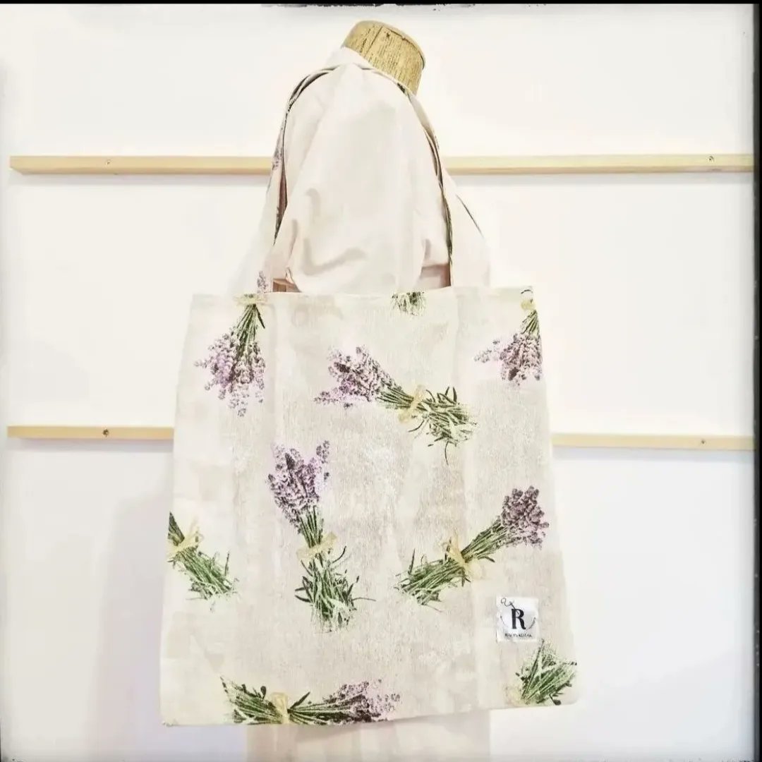 PAŽNJA PAŽNJA
Znam da je mnogo gurućih stvari ali i ova je.
Rada Njamculović se već godinama bori protiv kancera, i kako bi sebi olakšala tu borbu finansijski i skupila novac za preglede, lekove i putne troškove do Beograda, naučila je da šije. Ovi cegeri su proizvod te borbe. ⬇️