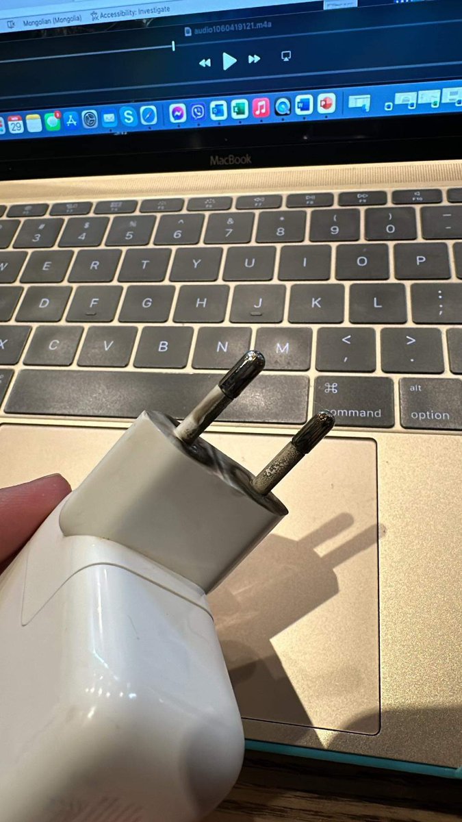 Жилийн эцэст тайлан гээд бөөн ажилтай бхад чинь залгуур шатчихымаа 🤬🤬🤬