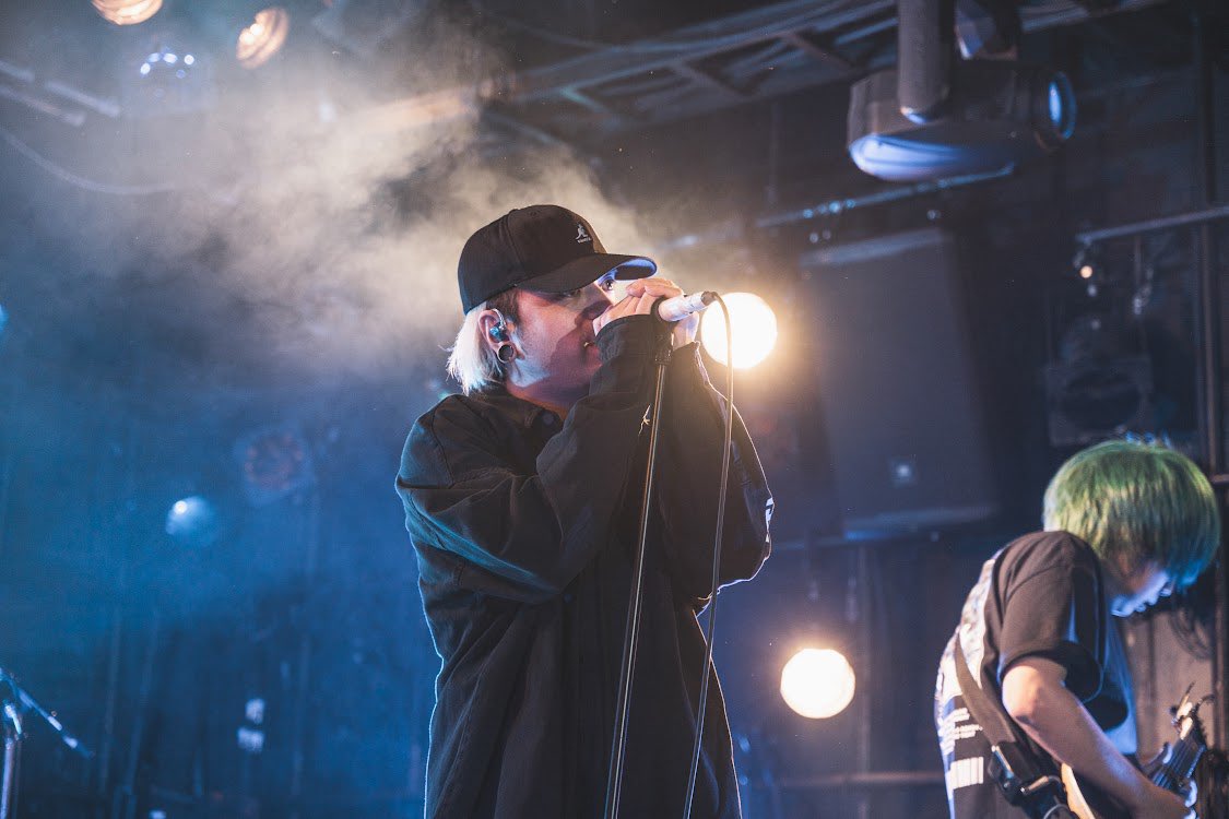 TCI_official_JP's tweet photo. STANDZ ONE MAN LIVE
@渋谷CYCLONE

🎉ワンマンおめでとう！🎉
大切な日に俺たちを選んでくれてありがとう
@STANDZ_official 

-SET LIST-
1.TAKE ME HOME
2.NIGHTMARE
3.CHANGING MY SHAPE
4.MORE THAN EVER
5.OVERCOME
6.EVERYTHING

Photo by @dim_photo 

#THECHAOSINSIDE #ケイオス #STANDZ https://t.co/1bPAzYn8ZJ