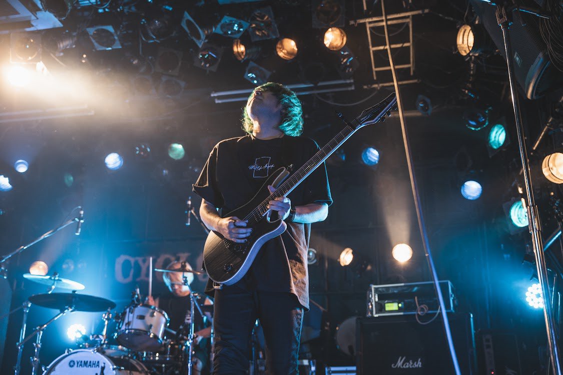 TCI_official_JP's tweet photo. STANDZ ONE MAN LIVE
@渋谷CYCLONE

🎉ワンマンおめでとう！🎉
大切な日に俺たちを選んでくれてありがとう
@STANDZ_official 

-SET LIST-
1.TAKE ME HOME
2.NIGHTMARE
3.CHANGING MY SHAPE
4.MORE THAN EVER
5.OVERCOME
6.EVERYTHING

Photo by @dim_photo 

#THECHAOSINSIDE #ケイオス #STANDZ https://t.co/1bPAzYn8ZJ