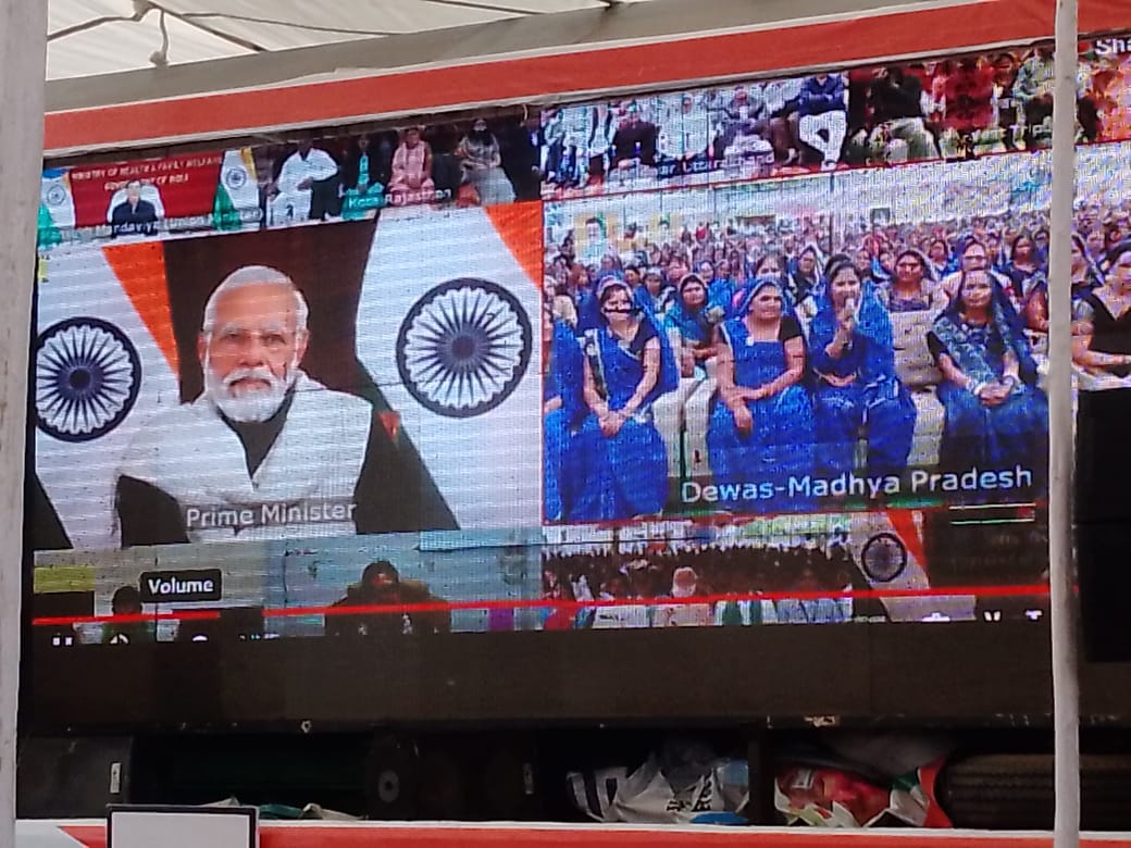 BSNL_RJ's tweet photo. Hon'ble Prime minister of India interacted with Beneficiaries of Viksit Bharat Sankalp Yatra. #BSNL #Rajasthan Provided #InternetLeasedLine for this program at Ratanada, #Jodhpur & village Lukhu, Block Dhorimanna, #Barmer.
@BSNLCorporate
. https://t.co/XeeB5MHV4F