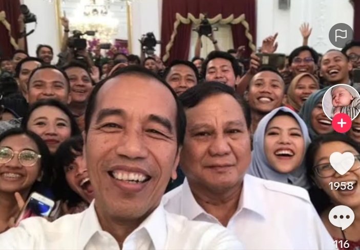 xquitavee's tweet photo. Pa @jokowi di 2024 akan habis masa bakti nya sebagai Presiden RI terbaik dlm sejarah  .. 

Tapi kita tdak akan kehilangan sosok pa @jokowi  .. 

Dgn memilih #PrabowoGibran, pa Jkw tdk meninggalkan kita 

Program2 kerja belio utk kemajuan rakyat dan bangsa akan trs di lanjutkan ✌ https://t.co/nfoTxVo9us