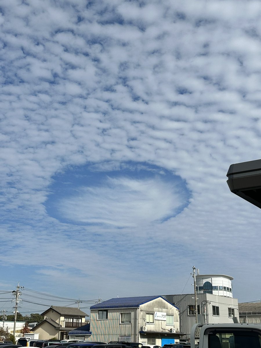 mikusuke_rem's tweet photo. この雲スゴい😳 https://t.co/j930pngaru