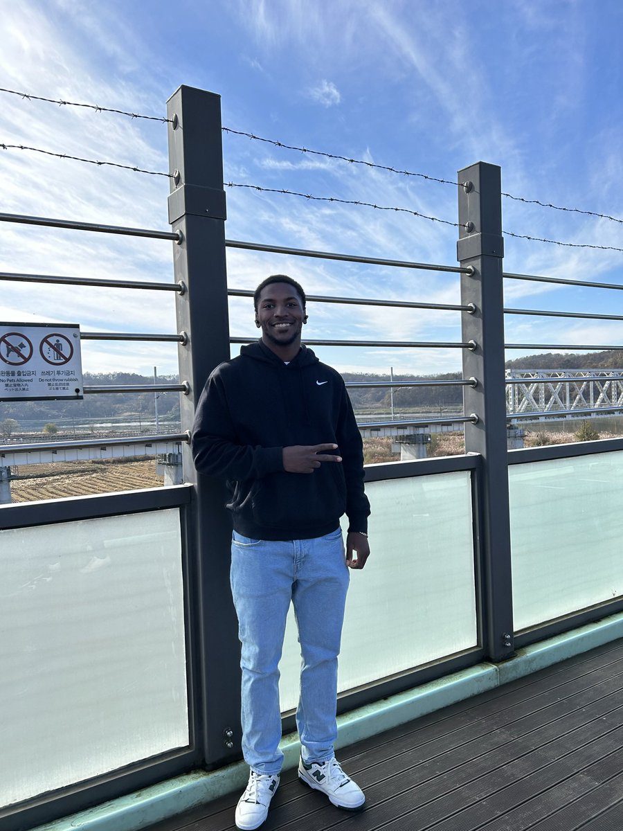 MalikHall34's tweet photo. Few pics from when I was in Korea 🤘🏾 https://t.co/wuewiJlLNa