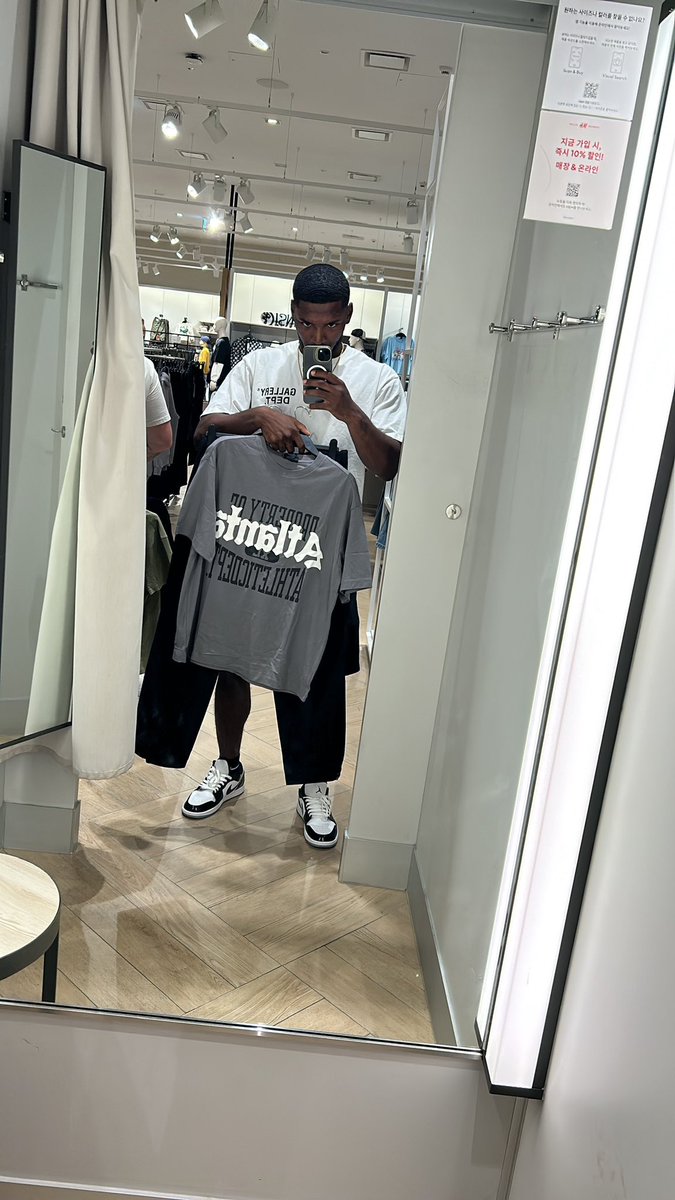MalikHall34's tweet photo. Few pics from when I was in Korea 🤘🏾 https://t.co/wuewiJlLNa