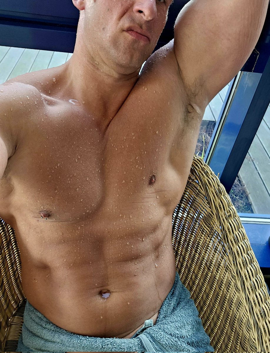 GerMuscleBoss's tweet photo. Take a shot from my sweaty belly button. 💦😝

@RT4DomMusl @findominfluence 
@AlphaKingsRT @RT4Masters2 https://t.co/fZ7kr7InwY