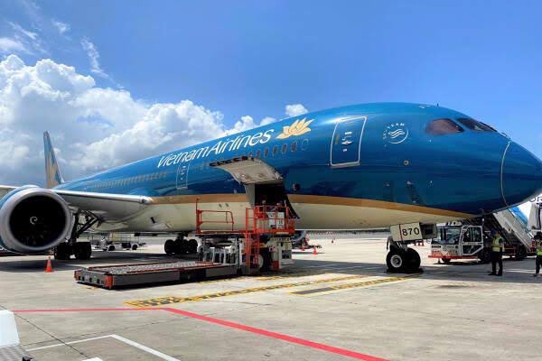 NungQuangsinh's tweet photo. Hàng Không Việt Nam (Vietnam Airlines): Ổ Buôn lậu Ma tuý, Buôn Ngà Voi, Buôn tiền, Chuyển tiền bất hợp pháp…và còn nhiều nữa… Là cơ quan kinh tài của Đảng Cộng sản Việt Nam nói chu g và là ổ kinh tài của Bộ chính trị Cộng sản Việt Nam. https://t.co/Yb6eMtIPfi