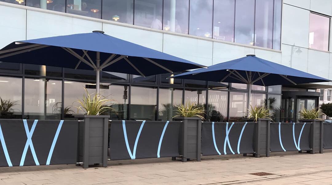 OSScanopy's tweet image. Sit in the shade with our premium range of bespoke Jumbo Umbrellas, manufactured to your desired size and colour, adding your unique touch to your outdoor space. Find out more today by visiting outsidestructures.co.uk/products/jumbo…
#hospitality #ukhospitality #restaurant #hotel #bars