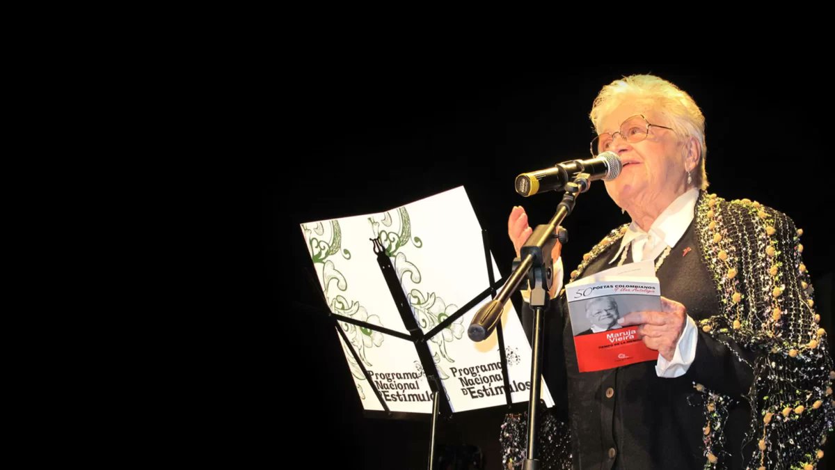 "Difenderò il tuo volto
e il tuo nome
dagli anni che si accumulano
come sassi rotti.
Difenderò la tua voce,
le tue parole,
da questi lunghi silenzi
che pesano
sulle mie labbra.
Difenderò la tua luce
da quest’ombra!"

Maruja Vieira

#GiornoDopoGiorno