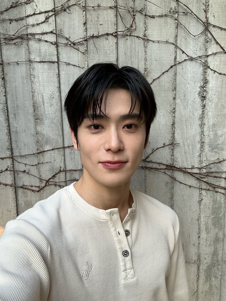 231227 💬 ㅇㅇ

[pic]
• today's selca
• are you enjoying at the end of the year?