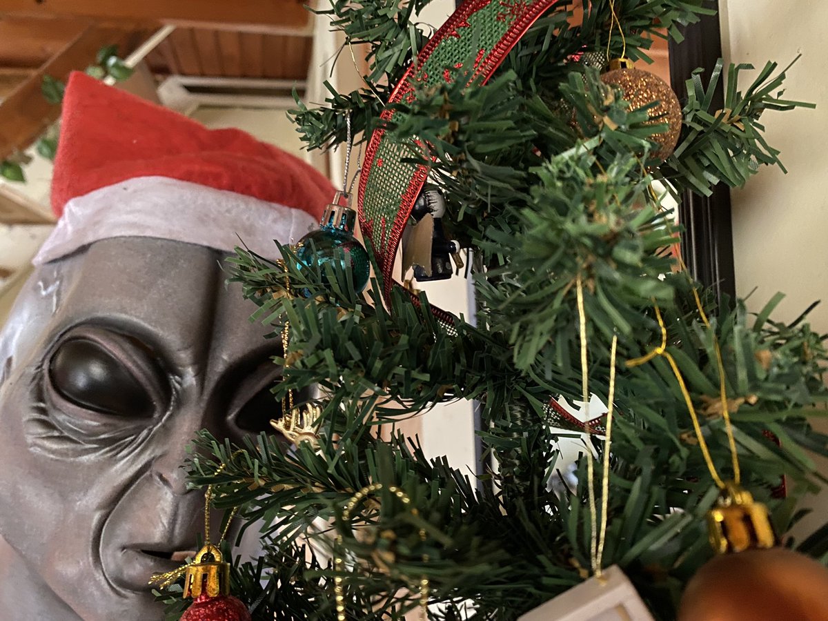 Happy holidays!! 

#indiedev #IndieGameDev #indiegame #StayWithMeAlienAbductionStory