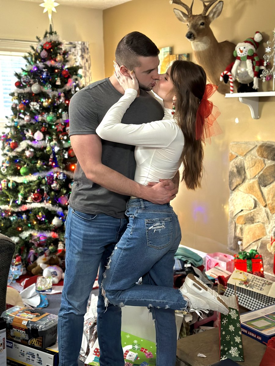 nat_spradlin's tweet photo. Hi, it’s been a minute. Just hopping on to post this super cute picture of me and my love on Christmas… Okay byeee😚 https://t.co/5OgoFzOLcU