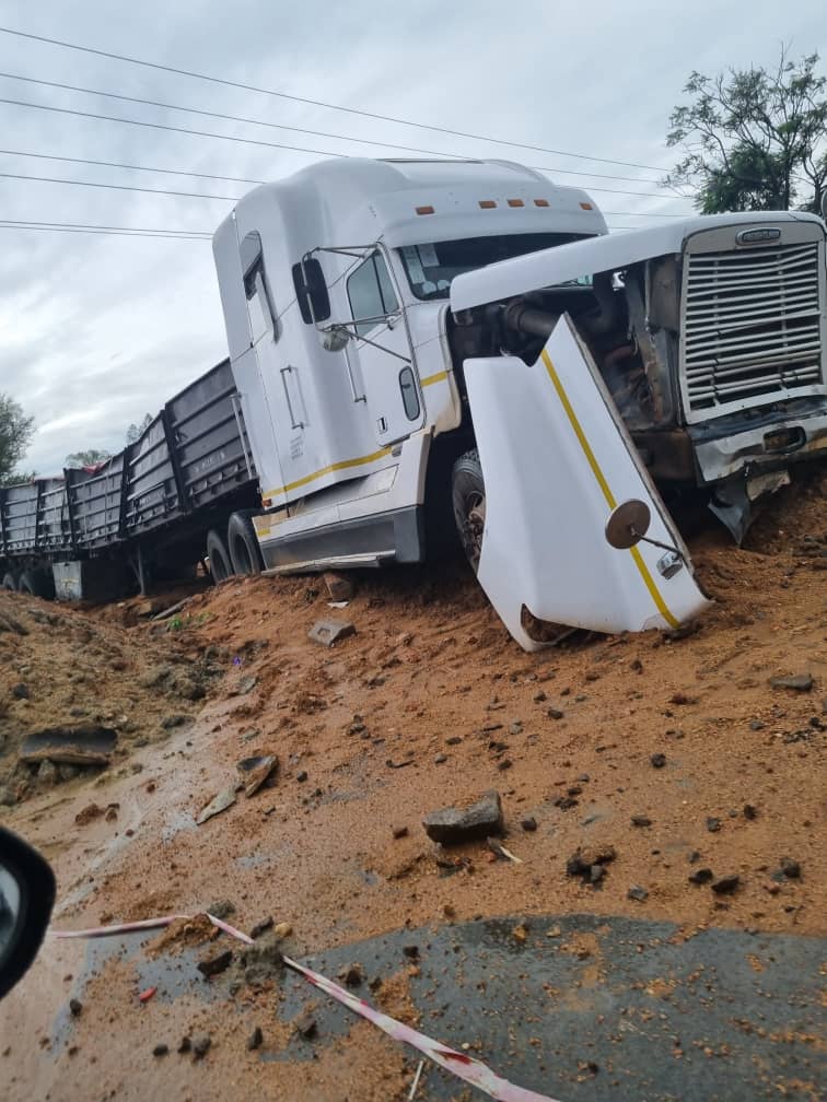 zenzele's tweet photo. City council guys dug a burst pipe and left the trench open. I think they should have barricaded this road.#Asakhe https://t.co/nJ4YaOJtLX