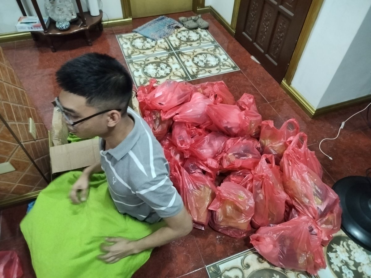 meowM1GUEL's tweet photo. ONGOING: Repacking of goods for #PaskuhangPasayeño2023!
Pasayeño youth are already repacking goods for our Paskuhan
#CommutersGiveBack!
FOR MONETARY DONATIONS
GCash - Jerlo, 09770624263
PayMaya - Miguel, 09291567540
NOTE: Paskuhan
#NoToJeepneyPhaseout
#NoToPUVPhaseout https://t.co/B858ehhL8k