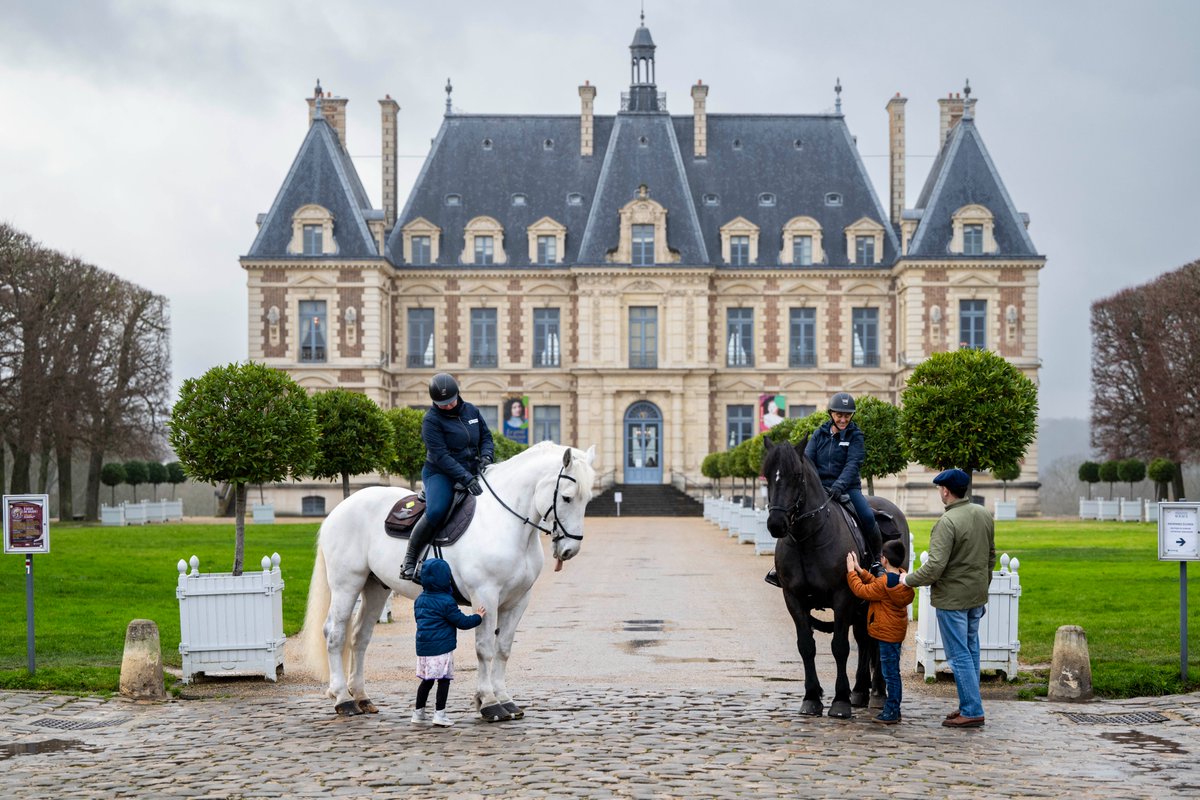 Destination Hauts-de-Seine (@destinationhds) on Twitter photo #jeudiphoto 🐎La garde équestre au Domaine départemental de <a href="/SceauxMP/">Domaine de Sceaux</a> en charge de l'accueil et de la surveillance du parc 🌳🏰🌳
📸CD92/O.Ravoire
#DestinationHautsDeSeine #jeudiphoto 🐎La garde équestre au Domaine départemental de <a href="/SceauxMP/">Domaine de Sceaux</a> en charge de l'accueil et de la surveillance du parc 🌳🏰🌳
📸CD92/O.Ravoire
#DestinationHautsDeSeine