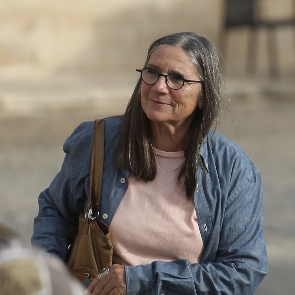 mardinbienali's tweet photo. Mardin Bienali’nde yer alacak sanatçılar Mardin’i ziyaret etmeye devam ediyor. Seza Paker 

#mardinbienali #mardinbiennial #dahauzaklara #furtheraway https://t.co/9PxN81ycWC