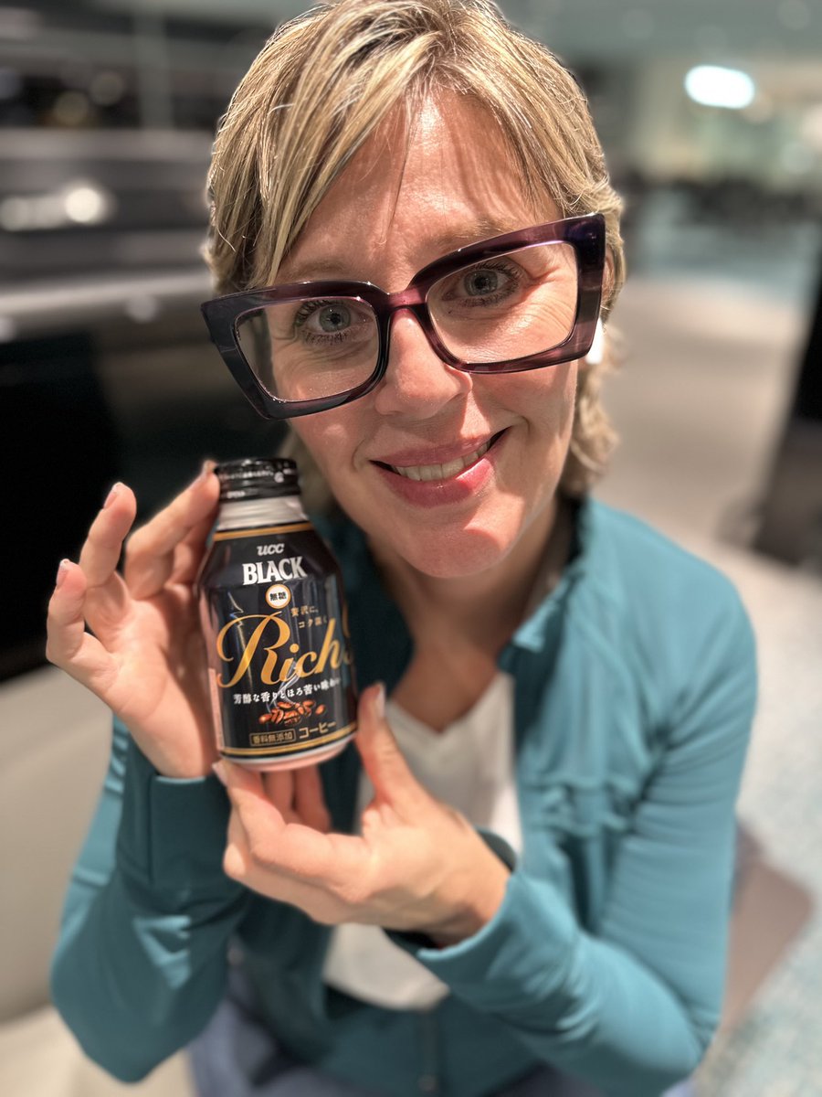 du_journey's tweet photo. Before I leave Tokyo, I had to buy a hot, black coffee from the vending machine! It had been calling to me all week❤️

#CanadianQOS #CanadianHotwife 
#SplashMocha
#Coffee https://t.co/G8oFtYoxis