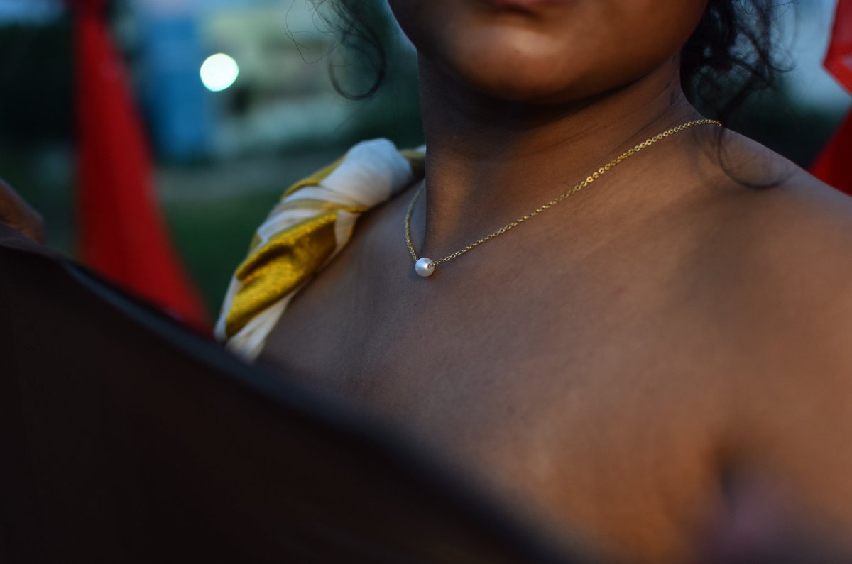 rahini_126's tweet photo. ๐ค
#raha #photoshoot #brownskingirls
#brownskinbeauty #duskybeauty #texturedskin
#naturalbeauty
#nofilter #beauty #madurai #curlyhairlove
#spreadlove #spreadpositivevibes https://t.co/CPS9o2jldQ