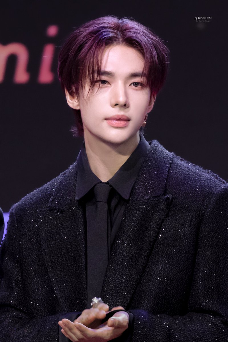 hj_bloom320's tweet photo. 231225 SBS 가요대전 
#Straykids #스트레이키즈 #현진 
#Hyunjin #ヒョンジン #黃鉉辰 https://t.co/6I5Nvsq3fg