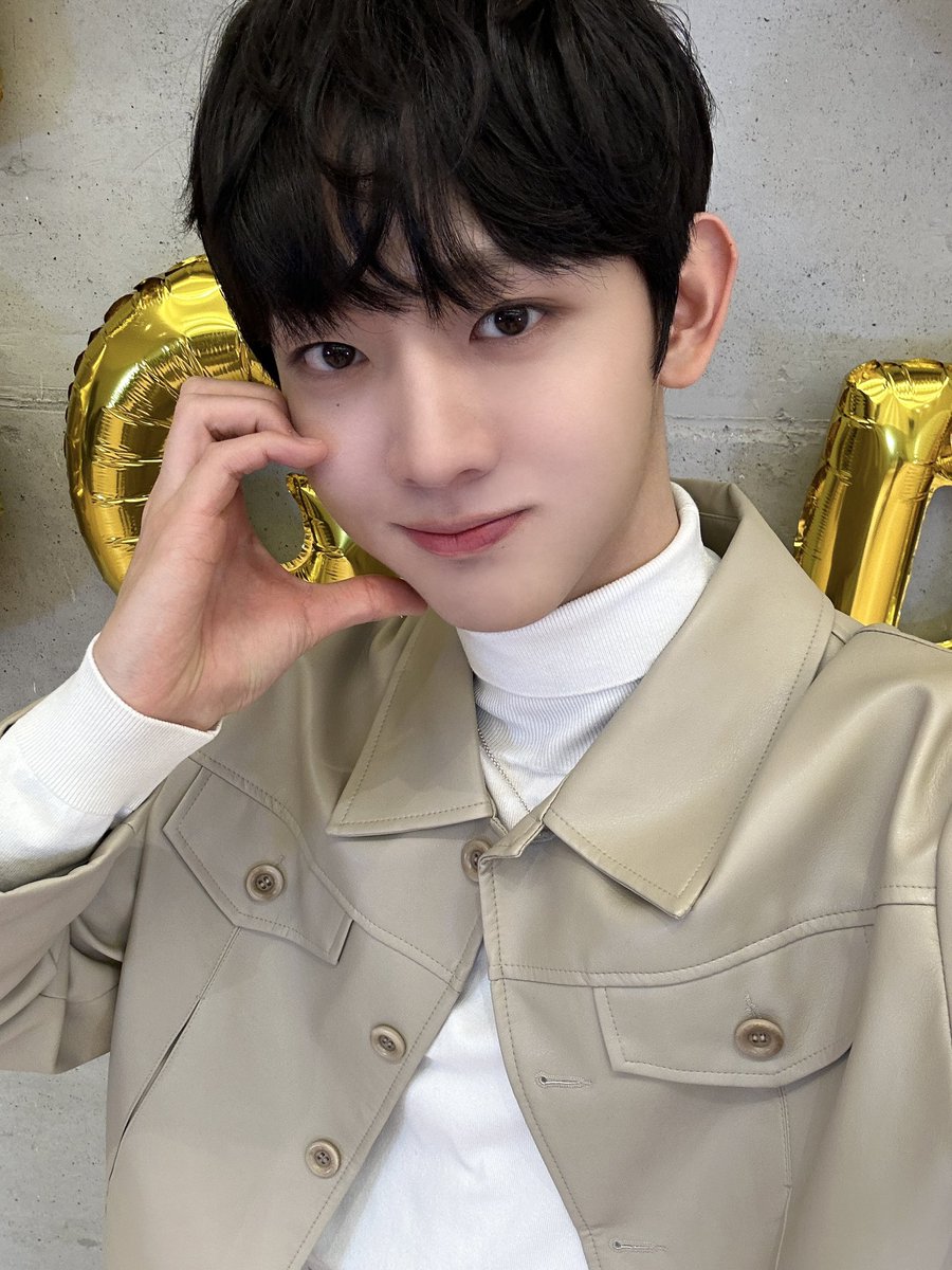 EVNNE_official's tweet photo. 엔브!🤍 안녕😃 우선 우리가 이븐과 엔브로서 만난 지가 벌써 100일이 되었는데, 우리의 오랜 꿈을 이루게 해줘서 정말 고맙다는 말을 하고 싶고! 이제는 서로 의지하게 되는 관계가 된 것 같아 기뻐 ㅎㅎ 100일이라는 시간 동안 옆에서 지켜봐 주고 어떤 모습이든 큰 사랑을 준 엔브가 너무 좋다😘 https://t.co/GSyzbJMFeG