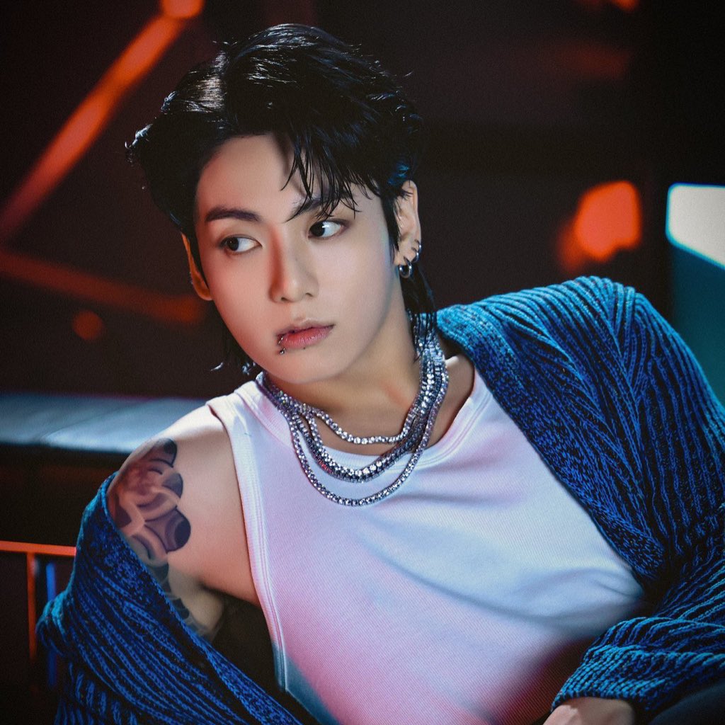 btschartsxdaily's tweet photo. 📊 #JUNGKOOK is currently the asian artist with the most songs in the TOP 50 on the Spotify Global Charts!🌎

#13 Seven
#21 Standing Next To You
#48 3D https://t.co/MdhqYcTjAx