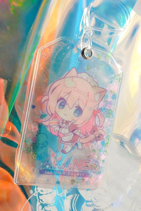 FANBOXの全体公開にて冬コミのグッズ紹介記事を更新しました!#いちじくよーぐると_C103
https://t.co/MPDFhl6JsA
画像はグッズセットのカードケースと複製色紙です🥰 