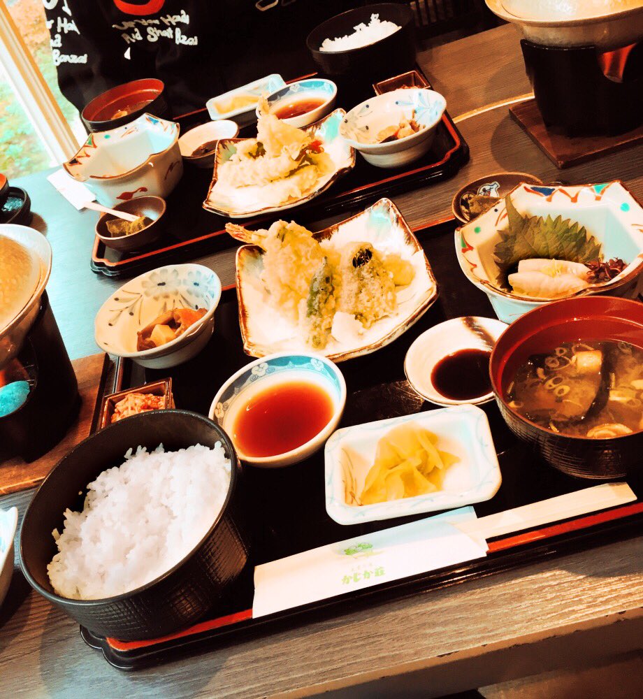 「綺麗な景色とおいしいご飯 冒険心を掻き立ててくれる秘境が盛りだくさんの和歌山県 」|ステファン長嶋のイラスト
