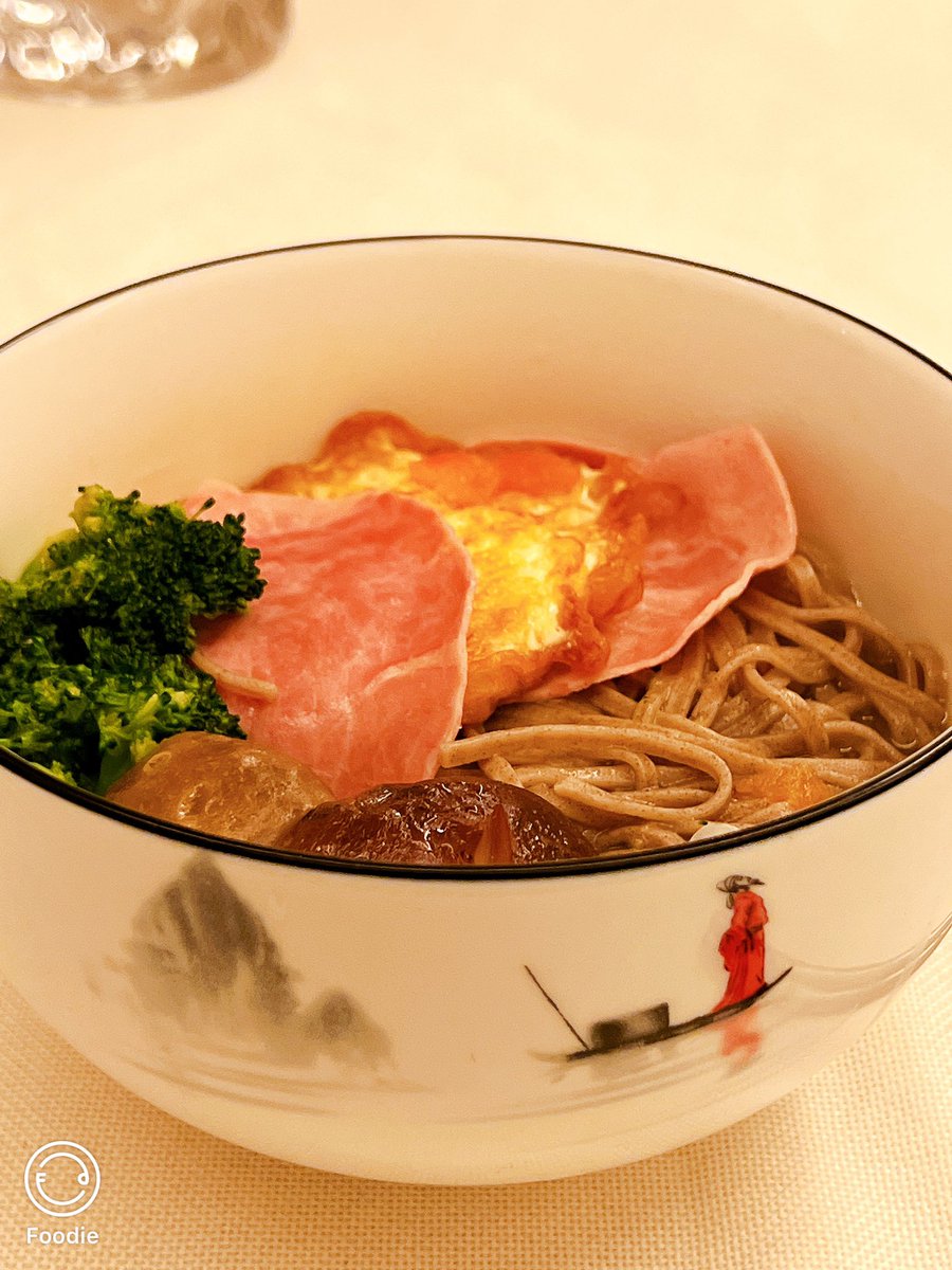 momo2637's tweet photo. Good evening everyone, 
2 people's supper: Egg and vegetable soba noodles

Dec 27th dinner：
Soba noodles, egg, ham, broccoli, etc
🍜 🍳 🥦
#dinner #homemade #daily #chinesefood #cooking https://t.co/bclwXcToLG