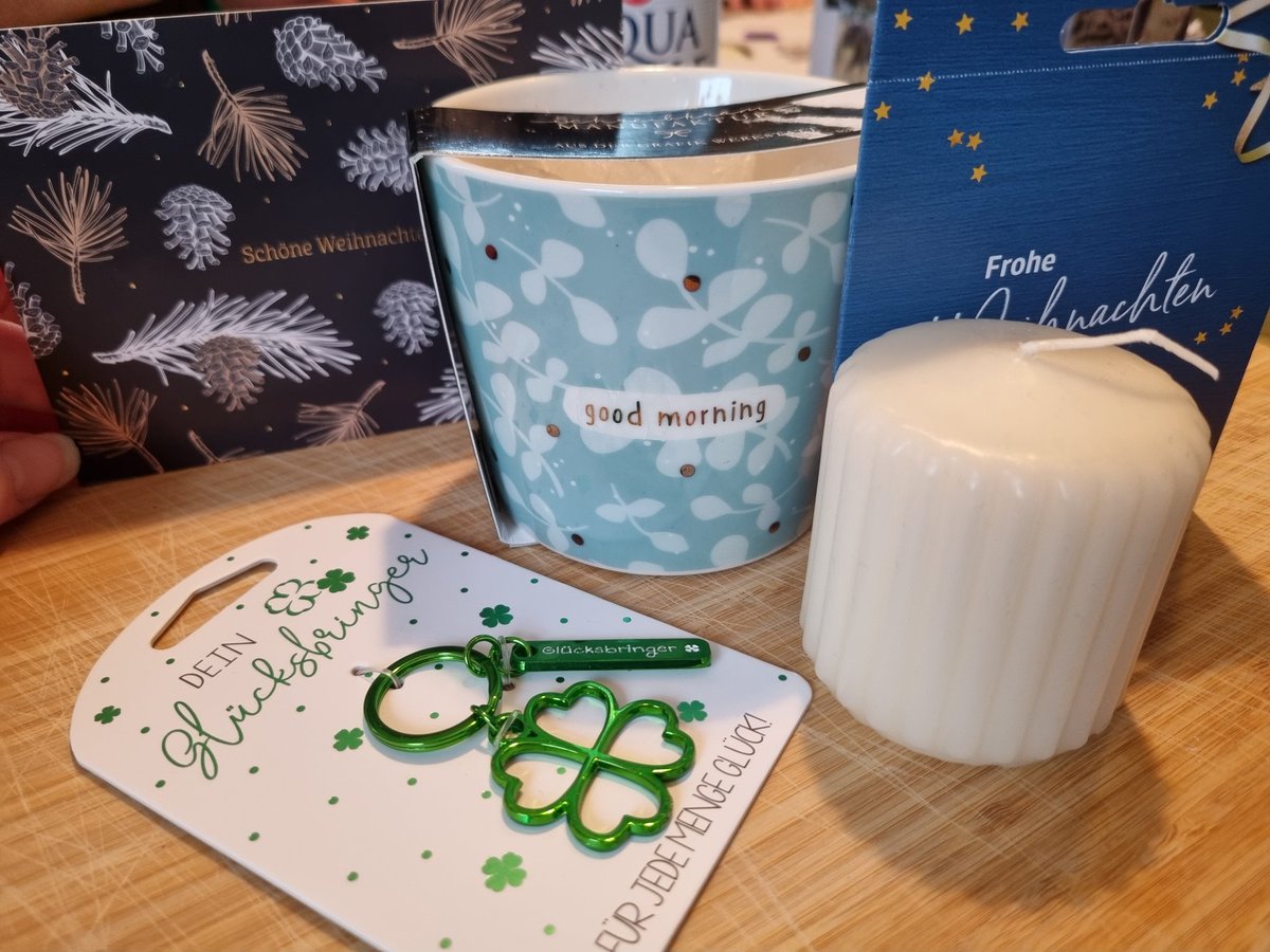 Vielen lieben Dank für mein Wichtelgeschenk!! 😍 Ich hab mich wirklich wahnsinnig gefreut 🤗🥳
(sorry für die späte Meldung, hier residieren gerade kranke Kinder) Finde, das sind ganz superschöne Ideen 🫶