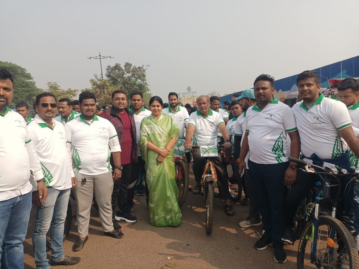 PurnenduBJD's tweet photo. ବିଜୁ ଜନତା ଦଳର ୨୭ ତମ ପ୍ରତିଷ୍ଠା ଦିବସ |
#BJDStandsWithOdisha

@CMO_Odisha @Naveen_Odisha @Ashokpandabbsr @ShreemayeeM  @Pranab3333 @pranabpdas @ByomakeshRay @MoSarkar5T @Vkpandianfancl1 https://t.co/gAJGEtGJ9S