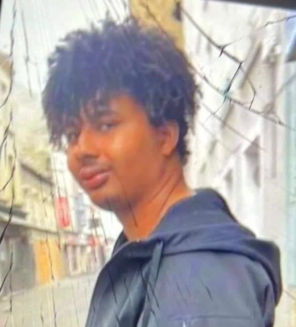 ChLECHEVALIER's tweet photo. Les #Violences_faites_aux_Femmes
                        (traitées par les "féministes")

À gauche :
 - Un Français #CommeVousZaiMoi : #Oumar_NDiaye
       * frappant sa mère
       * fumeur de haschich
       * urinant et déféquant dans les cages d’escalier
       * jetant des bouteilles remplies de glaçons en direction de passantes
      * Enflammant des poubelles
      * terrorisant le voisinage
      * agresseur sexuel en 2019
      * agresseur sexuel de sa SOEUR de 12 ans

Le tout SANS intervention du maire PS de Cherbourg ni du préfet de la Manche, ni de la police...

                              Et JAMAIS emprisonné !...

À droite :
 - #Megane, 29 ans.

 - Violée par #Oumar
      * empalée par un balai de 75 centimètres.
      * atteinte de perforations : 
               - du colon
               - de l’intestin grêle
               - du péritoine
               - du diaphragme
Plus un pneumothorax, des fractures aux côtes...
              Sans parler de ses organes intimes...

Mais Mégane est blanche, ce qui est manifestement contre-indiqué quand on est agressée sauvagement par un individu d'origine sénégalaise...

Elle n'a donc PAS droit à la compassion du @partisocialiste, de @FranceInsoumise, de @sandrousseau.
       (Et moins encore moins de @violainedefilip !!...) 

          C'est moins vendeur que s'acharner sur #DEPARDIEU...