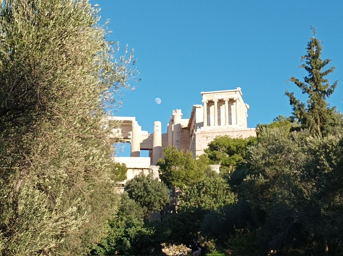 Awesome pic is shot in Athen😇
#HappyHolidays #moon
#NFTCommuntiy #NftColllectors #nftarti̇st #NFTs #web3 #BlockchainSpace #design #artistsontwitter #TwitterFriends