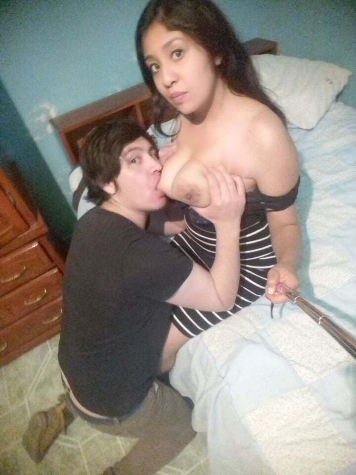 fielguadalupana's tweet photo. Por primera vez me voy a mostrar ante uds!! soy casada y mi esposo por fin, acepto q soy una ninf0mana sin remedio!! ( el me conocio en una 0rgia)
( El
 vato de la foto+ es un seguidor de aqui mismo)
( https://t.co/dCNOykbk41 )
Si me siguen hay premio!! COmenta tu ciudad aqui!! https://t.co/upoPJDN7E0