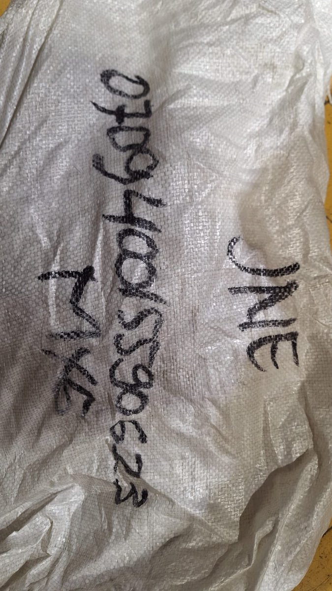 underretail_id's tweet photo. @JNECare @JNE_ID kiriman tgll 11 baru sampe tgl 27 dan paket total 10, kotor semua, ada satu yang hilang, dan dipacking ulang? Ini gmn ceritanya dan tanggung jawabnya? Nominal paket 6500.000 dan hancur https://t.co/Fh7Hfn5Smx