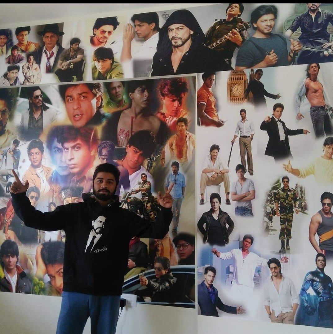 iamdarsh_srk's tweet photo. @iamsrk @iamsrk
Duniya ke Sabse bade superstar ka sabse bada Fan!

P.S Fan movie wala Fan nahi 😅😅
#AskSRK #Dunki https://t.co/D1ss4Es5V3