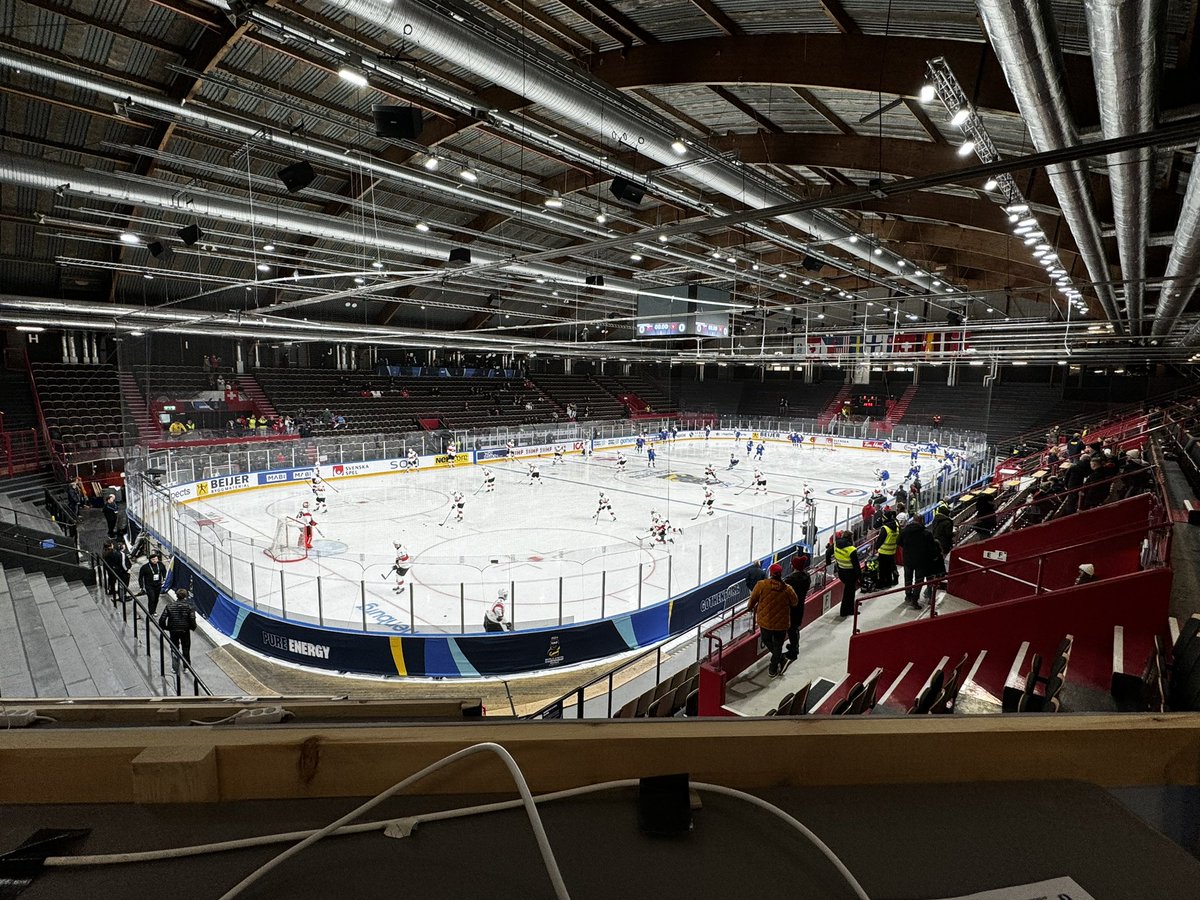 pascal_zingg's tweet photo. Warmup in der Frölundaborg in 35min gehts los. C‘mon boys! #WorldJuniors https://t.co/dSBD3EDswa