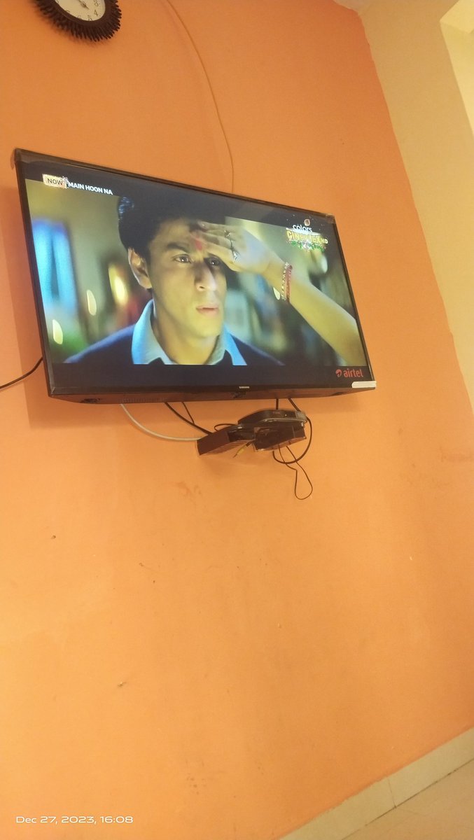 MrVrushal's tweet photo. Mai Hoo Na 
#AskSRK https://t.co/EbuKWrNntg
