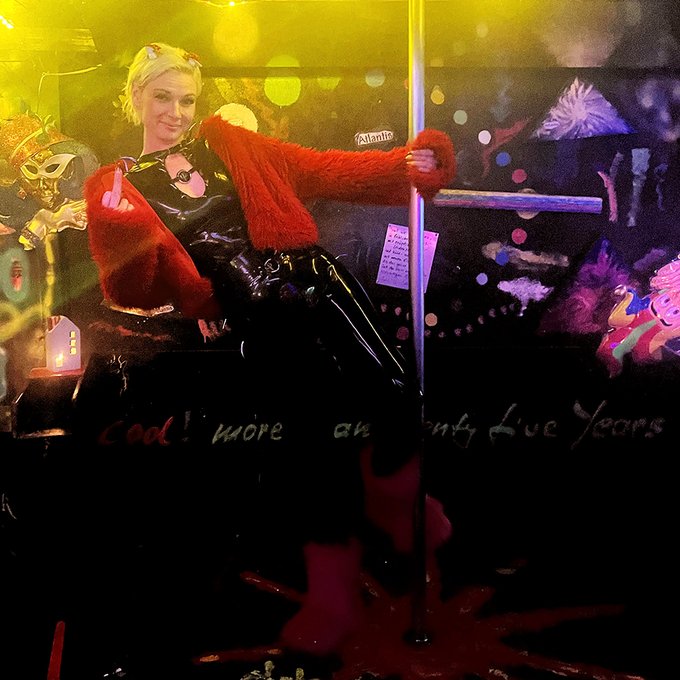 I just have to experience that every few years... 🤩  A night in the legendary disco Down Town with the