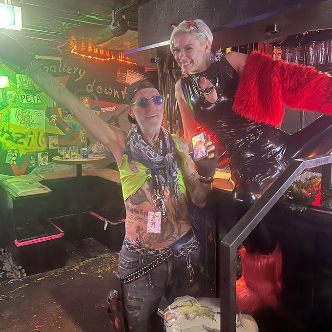 I just have to experience that every few years... 🤩  A night in the legendary disco Down Town with the