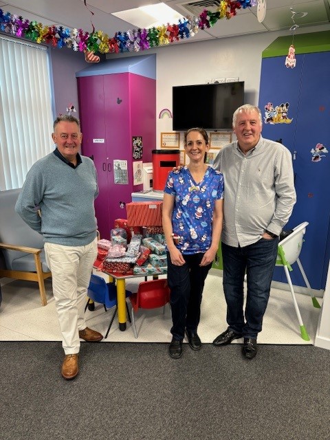 🏌️‍♂️⛳Swing of Generosity 🏌️‍♂️⛳ A huge thank you to the amazing golf club members of Dewsbury District Golf Club. Your incredible generosity provided 60 presents for our Dewsbury and Pinderfields Children's Departments🌟