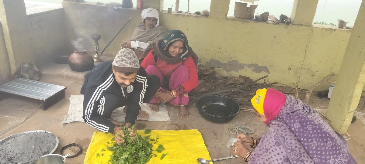 इस बार घर प्रवास के दौरान माँ के साथ पलरे का साग बनाया❤️❤️❤️