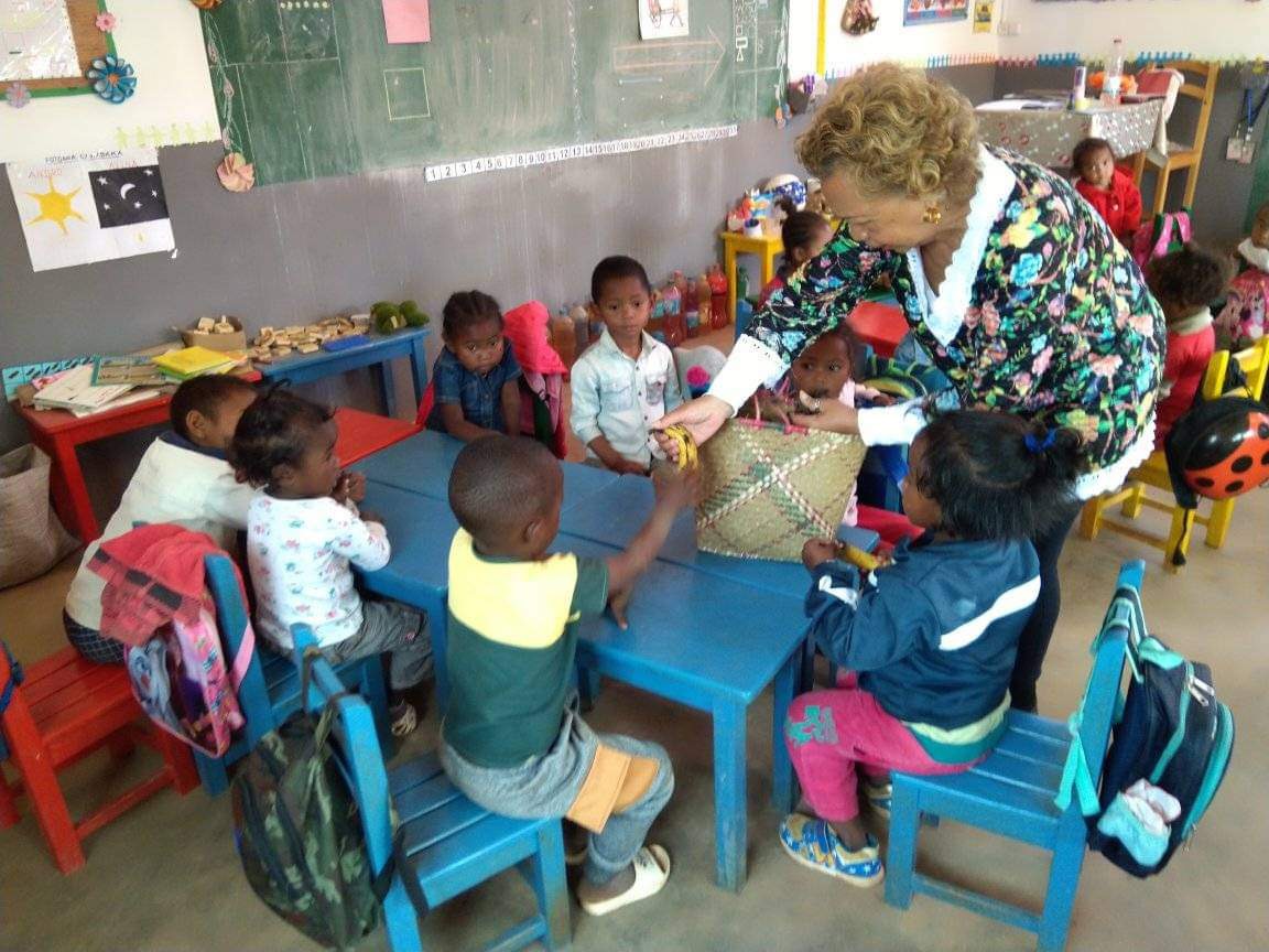 fondation_AHN's tweet photo. Offrir des petits-déjeuners nutritifs à 325 enfants à Madagascar grâce à vos contributions a apporté sourires radieux et vitalité. Chaque geste compte. Merci pour votre soutien continu! 🌞🍽️ #PlaisirMatinal #AUAHelpNoma #NutritionSourires https://t.co/z5yuoWVokW