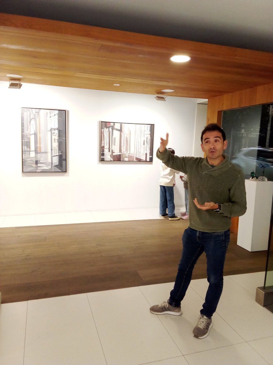 mj_climent's tweet photo. Gracias a la galería La luz, a Carlos Salas y al artista Ricardo Robles-Musso, por organizar con el COAMU está visita guiada en la que hemos podido disfrutar de su trabajo y descifrar los reflejos de los reflejos que juegan con la piel de sus arquitecturas dibujadas. https://t.co/ePZELAzDJt